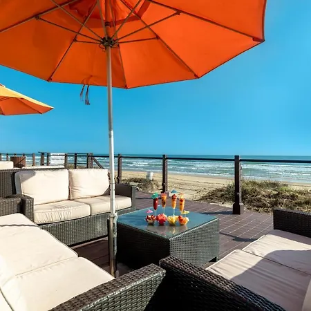 Newly Decorated Condo In Beautiful Beachfront Resort
